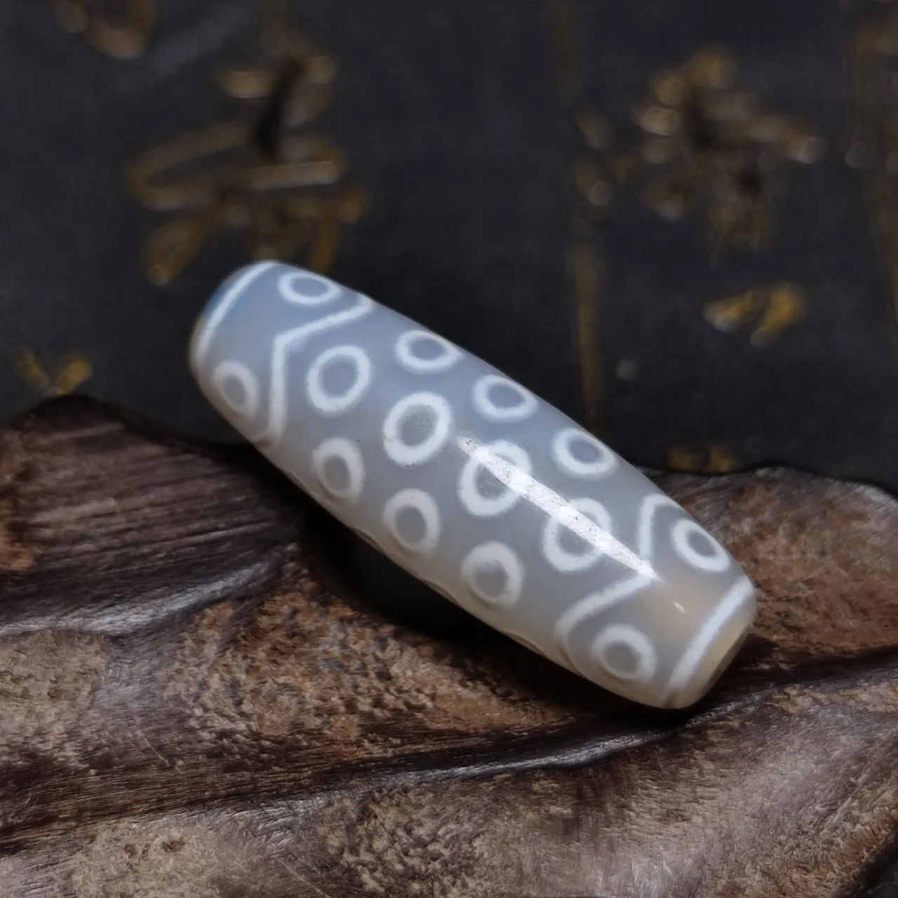 Tibetan 36 Eyes Totem 39*13mm White Medulla Agate Dzi Beads Male&Female Shield Bracelet Necklace DIY Free Shipping
Tibetan 36 Eyes Totem 39*13mm White Medulla Agate Dzi Beads Male&Female Shield Bracelet Necklace DIY Free Shipping