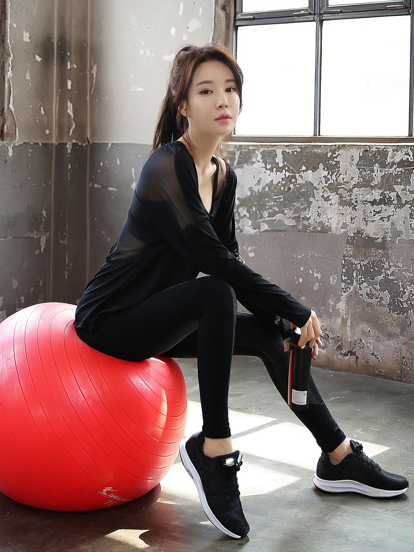 Sports Tops for Women, Long-Sleeved Yoga Fitness Clothes, Loose Quick-Drying Mesh Breathable Sun Protection Cover-Ups, Morning Running Clothes
Sports Tops for Women, Long-Sleeved Yoga Fitness Clothes, Loose Quick-Drying Mesh Breathable Sun Protection Cover-Ups, Morning Running Clothes