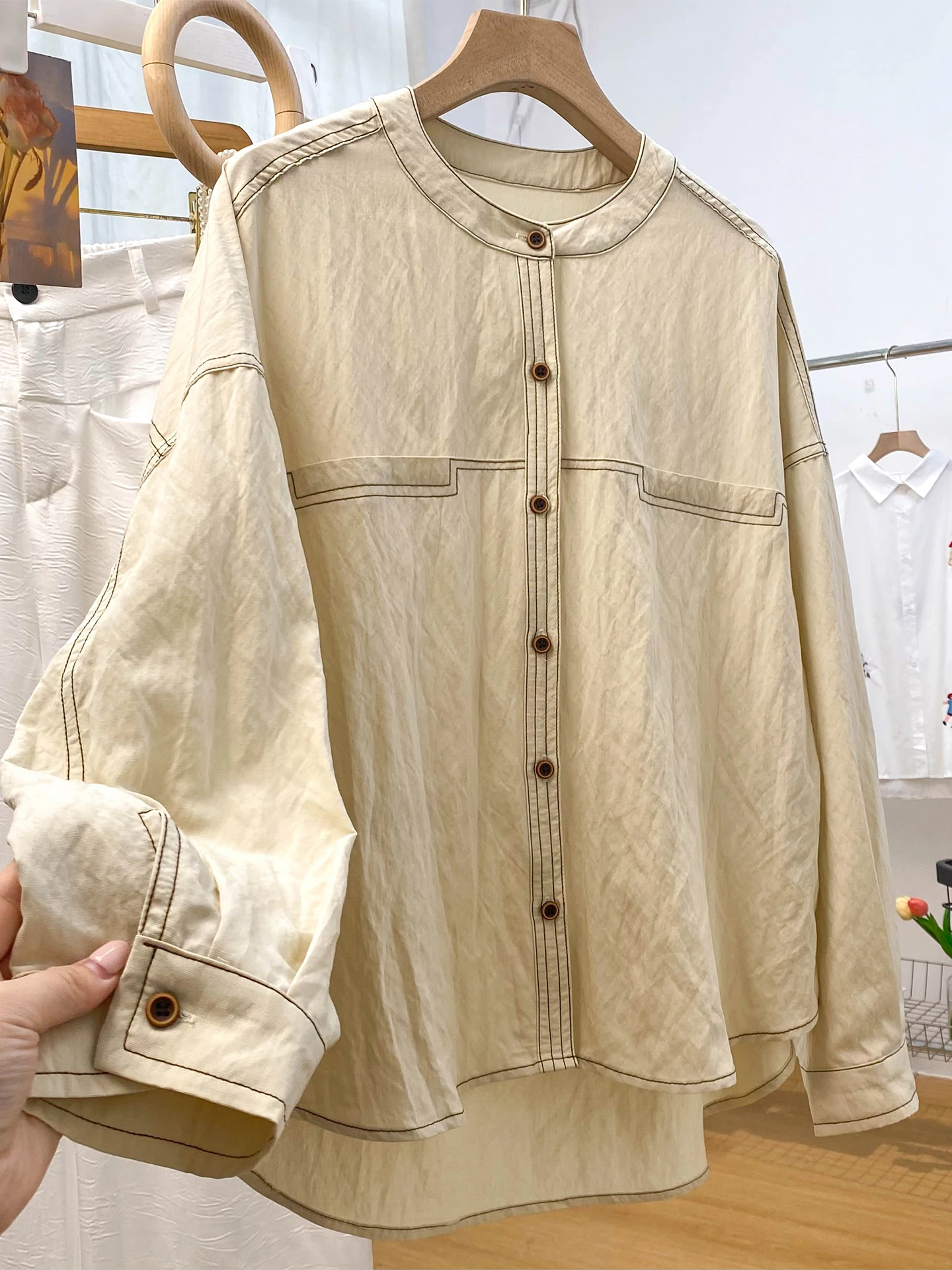 Loose Casual Long Sve irt Women's 2025 Autumn New Sle Button Detailing Decorative Stitching Classic Vintage Top Coat
Loose Casual Long Sve irt Women's 2025 Autumn New Sle Button Detailing Decorative Stitching Classic Vintage Top Coat