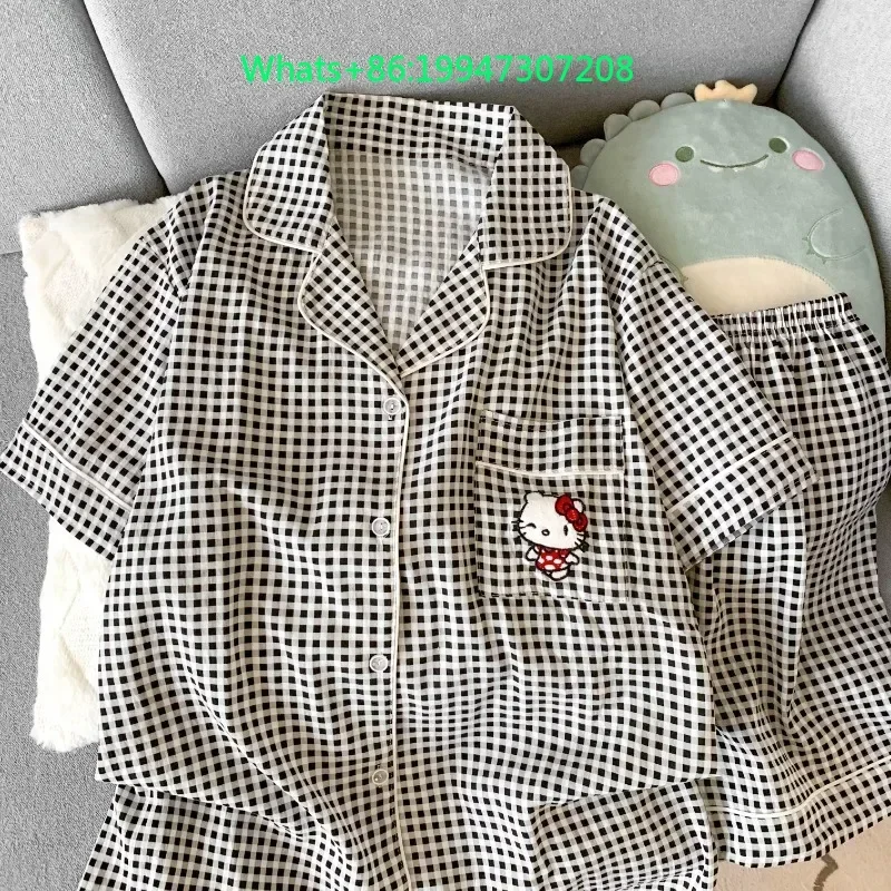 Summer new plaid cartoon cloud cotton cartoon Hello Kitty pajamas women's cardigan short-sleeved shorts loungewear two-piece set
Summer new plaid cartoon cloud cotton cartoon Hello Kitty pajamas women's cardigan short-sleeved shorts loungewear two-piece set