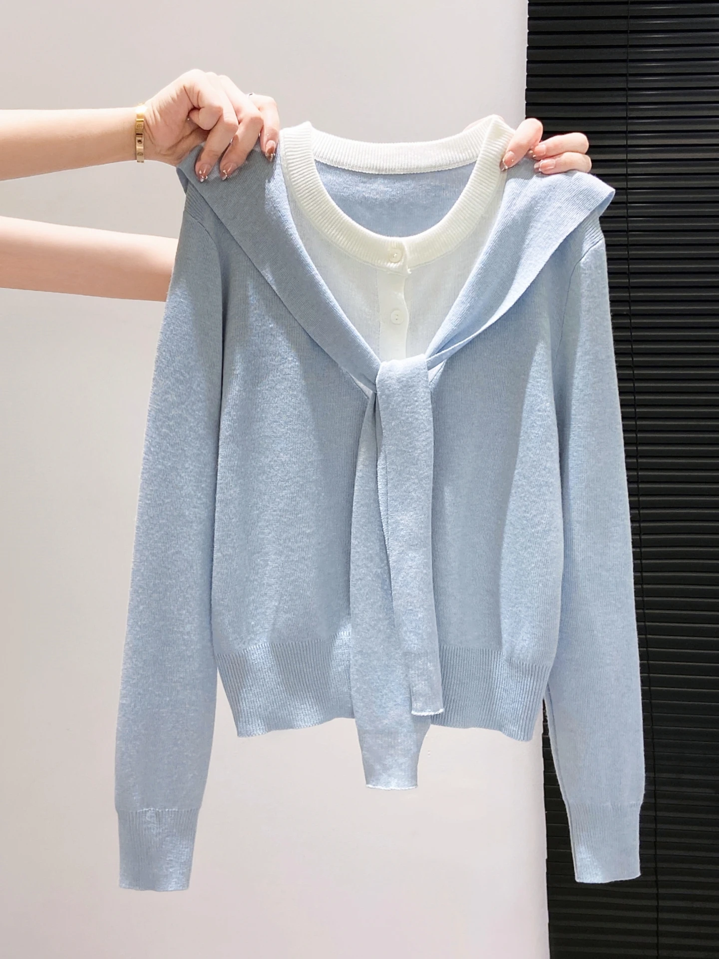 Женская осенняя одежда, минималистичный темпераментный пригородный мягкий восковой шерстяной вязаный свитер из двух частей с длинными рукавами M581
Женская осенняя одежда, минималистичный темпераментный пригородный мягкий восковой шерстяной вязаный свитер из двух частей с длинными рукавами M581