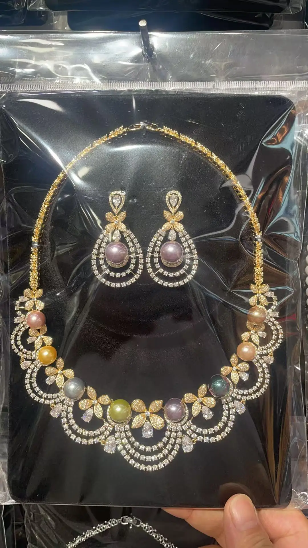 Gold Luxury Cubic Zirconia Colors Pearl Flower Necklace Earrings Jewelry Sets Bridal Wedding Accessories CN11472GOL
Gold Luxury Cubic Zirconia Colors Pearl Flower Necklace Earrings Jewelry Sets Bridal Wedding Accessories CN11472GOL