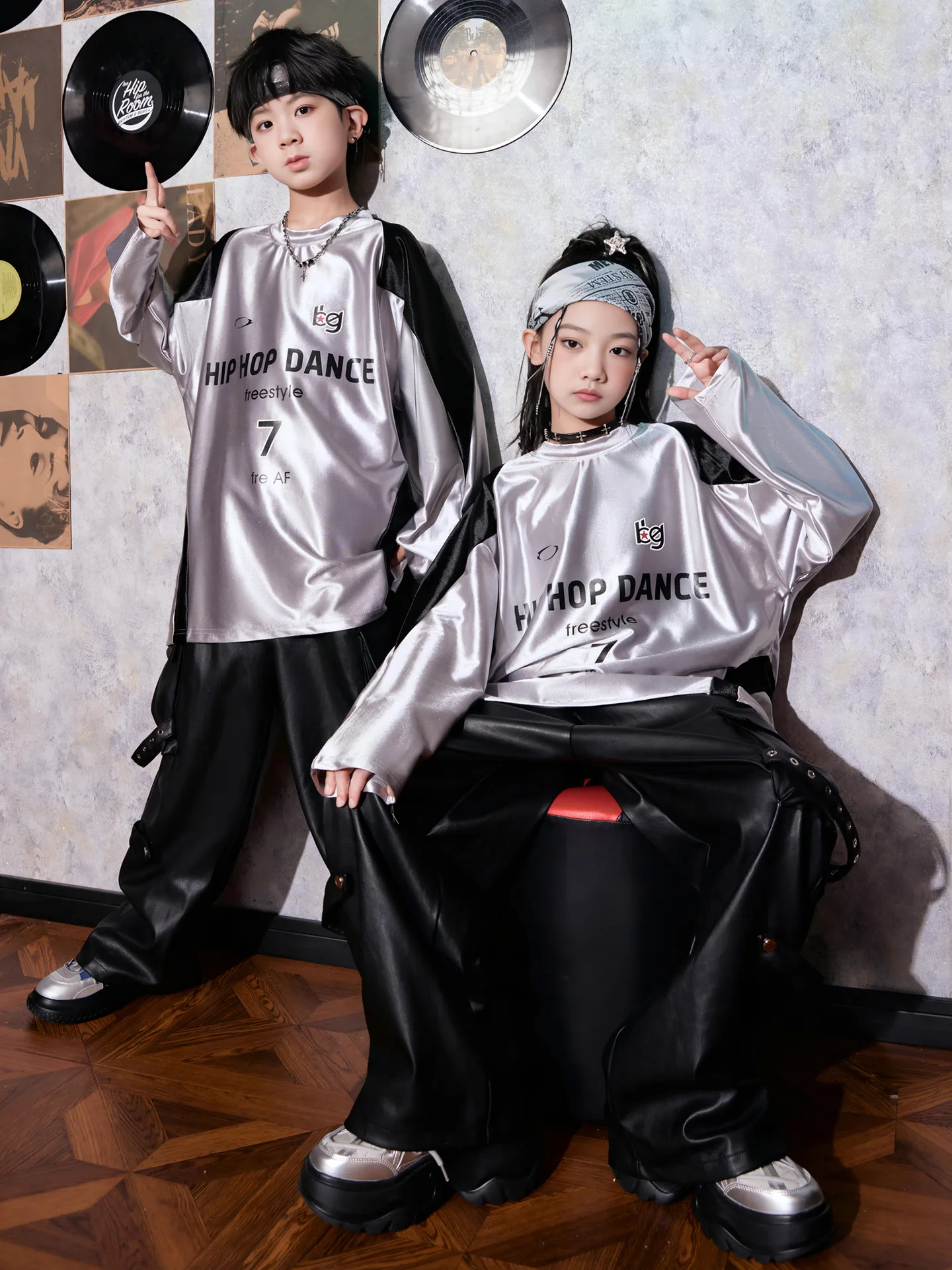 Kids Boys Girls Teen Streetwear Fashion Hiphop Long Sleeve Shining T-shirt Leather Pant Sets Children Stage Performance Costume
Kids Boys Girls Teen Streetwear Fashion Hiphop Long Sleeve Shining T-shirt Leather Pant Sets Children Stage Performance Costume