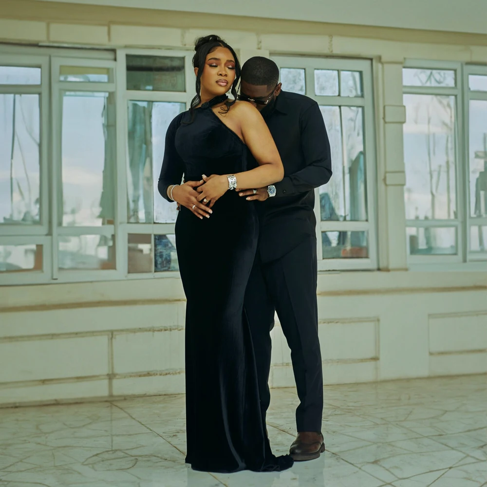 Mermaid Black Evening Gowns For African Women One Shoulder Velvet Simple Prom Party Dresses Long Sleeves Sweep Train Customized
Mermaid Black Evening Gowns For African Women One Shoulder Velvet Simple Prom Party Dresses Long Sleeves Sweep Train Customized