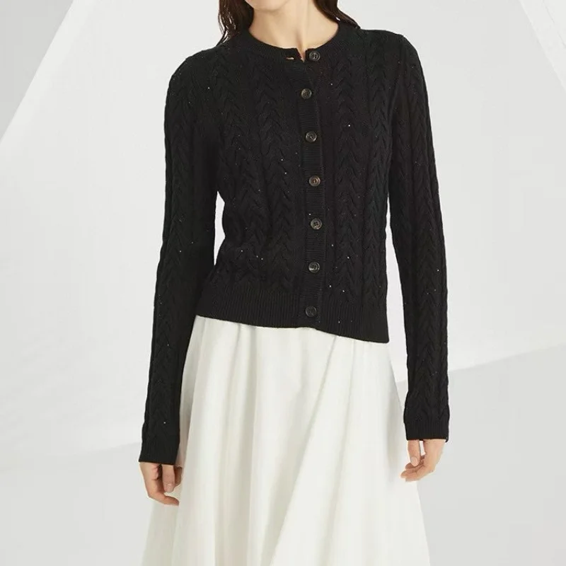 Y2k high-quality autumn new women's round neck single breasted long sleeved sequined knitted cardigan fashionable knitted jacket
Y2k high-quality autumn new women's round neck single breasted long sleeved sequined knitted cardigan fashionable knitted jacket