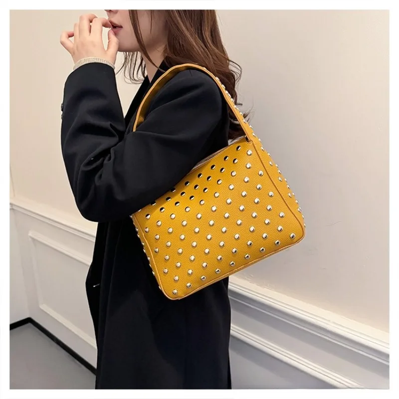 Retro niche design sense underarm bag 2025 fall and winter new rivets personality shoulder bag studded small square bag female
Retro niche design sense underarm bag 2025 fall and winter new rivets personality shoulder bag studded small square bag female