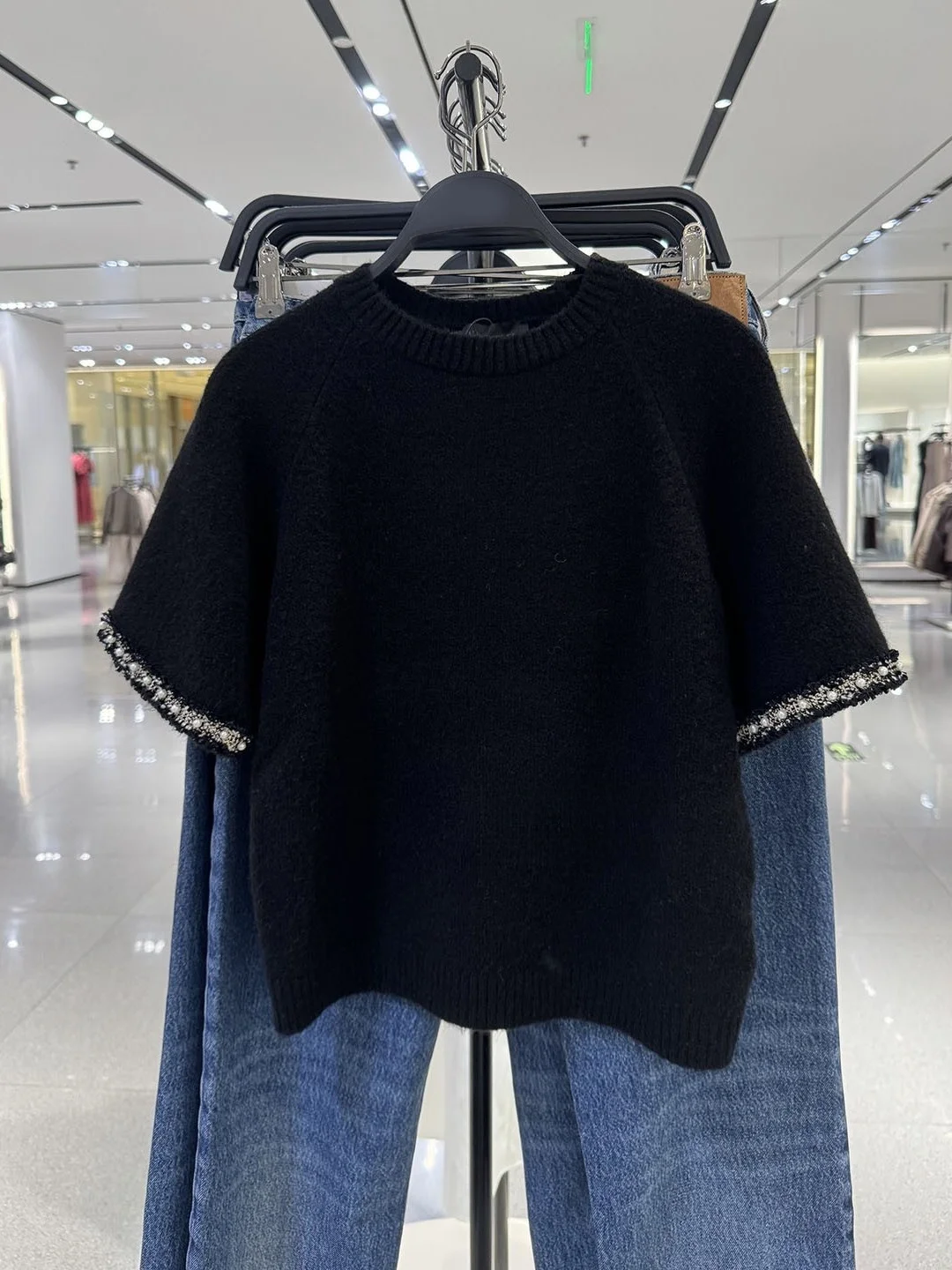 Fashionable Short Sleeve round Neck Knitted Sweater Pearl Embellished Straight Tube Knitwear Black Casual Style URCACHE Brand
Fashionable Short Sleeve round Neck Knitted Sweater Pearl Embellished Straight Tube Knitwear Black Casual Style URCACHE Brand