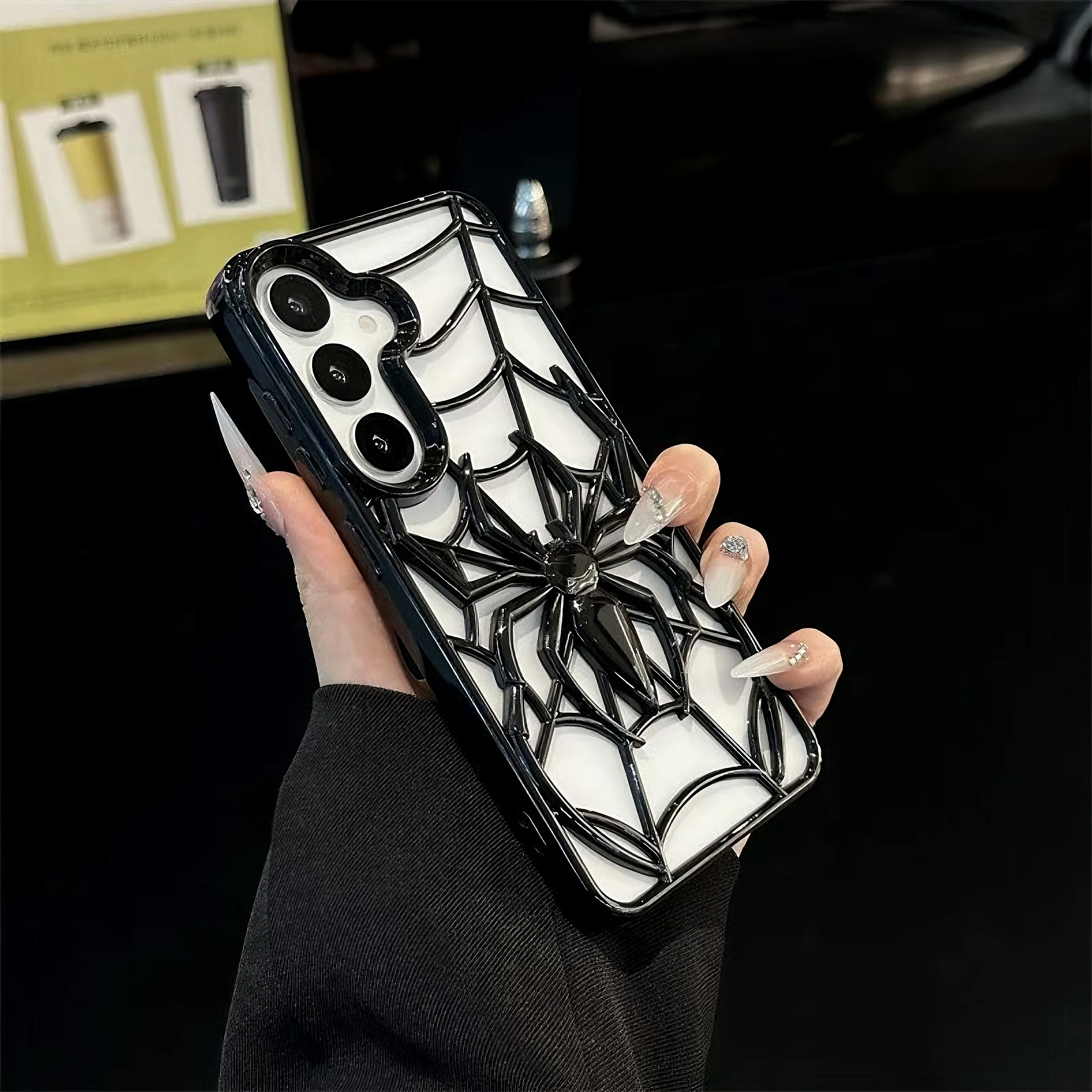 Fashion Spider Hollow Phone Case For Samsung Galaxy A54 A06 A55 A16 A26 A36 A56 S22 S23 S25 Ultra Plus Thermal Protection Cover
Fashion Spider Hollow Phone Case For Samsung Galaxy A54 A06 A55 A16 A26 A36 A56 S22 S23 S25 Ultra Plus Thermal Protection Cover