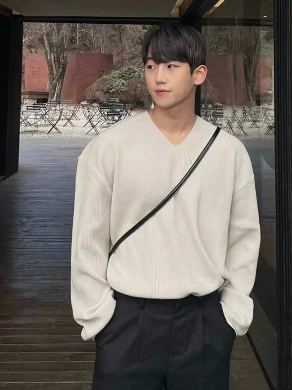 Korean Style Men's V-Neck Knitted Sweater Thin Long Sleeve Soft Breathable Comfortable Core Spin Yarn Casual Wear Winter Base...
Korean Style Men's V-Neck Knitted Sweater Thin Long Sleeve Soft Breathable Comfortable Core Spin Yarn Casual Wear Winter Base...