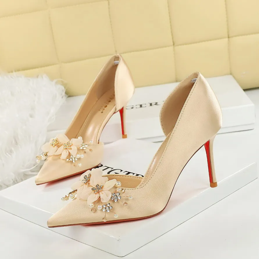 BIGTREE 2026 New Spring Designer CRYSTAL Butterfly Knot Pumps Women Pointed Toe Stiletto Heels Elegant Female Party Ladies Shoes
BIGTREE 2026 New Spring Designer CRYSTAL Butterfly Knot Pumps Women Pointed Toe Stiletto Heels Elegant Female Party Ladies Shoes
