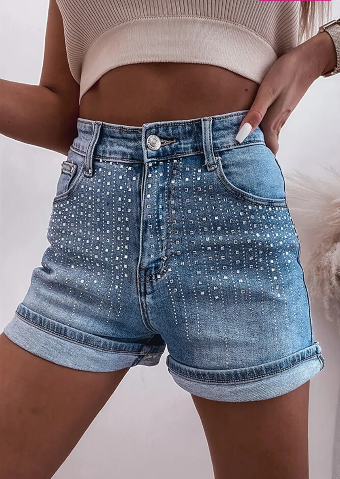 Y2K Hot Rhinestone Denim Shorts Women High Waist Roll Hem Jean Short Pants Elegant Vintage Washed Slim Fit Casual Streetwear
Y2K Hot Rhinestone Denim Shorts Women High Waist Roll Hem Jean Short Pants Elegant Vintage Washed Slim Fit Casual Streetwear