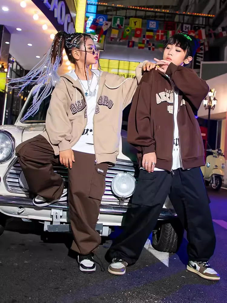 Street Dance Children's Trendy Brown Sweatshirt SethiphopBoys' Hip-Hop Streetwear Jazz Dance Performance Costume for Girls
Street Dance Children's Trendy Brown Sweatshirt SethiphopBoys' Hip-Hop Streetwear Jazz Dance Performance Costume for Girls