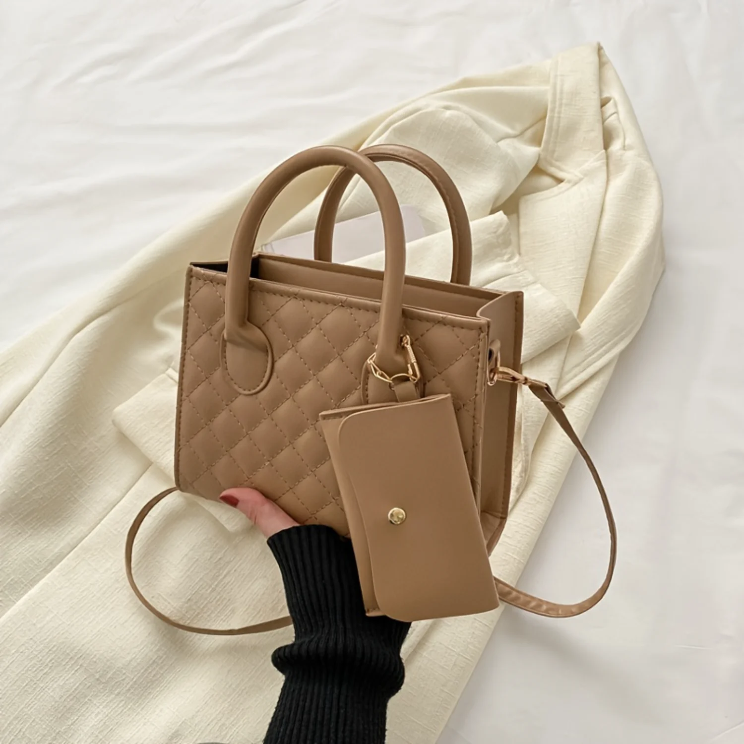 2pcs Quilted Crossbody Bag With Coin Purse, Women's Square Shoulder Bag, Fashion Mini Handbag
2pcs Quilted Crossbody Bag With Coin Purse, Women's Square Shoulder Bag, Fashion Mini Handbag