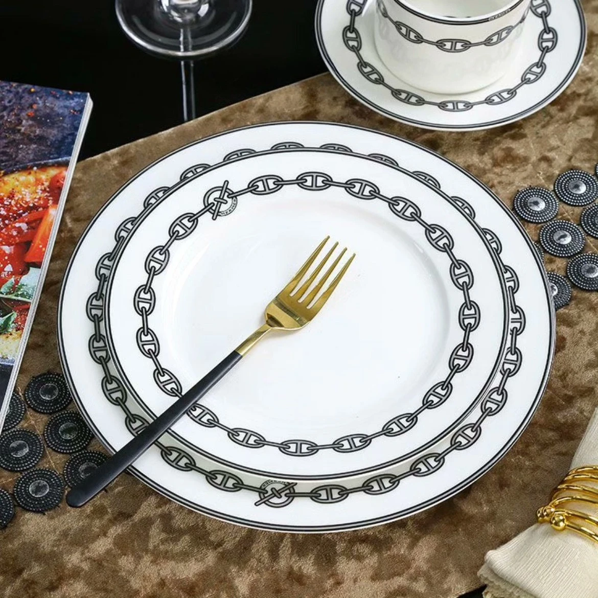 Фарфоровая костяная чашка для кофе и блюдце, чашка для послеобеденного чая и блюдце, набор из четырех предметов, тарелка для стейка в западном стиле, домашняя тарелка
Фарфоровая костяная чашка для кофе и блюдце, чашка для послеобеденного чая и блюдце, набор из четырех предметов, тарелка для стейка в западном стиле, домашняя тарелка