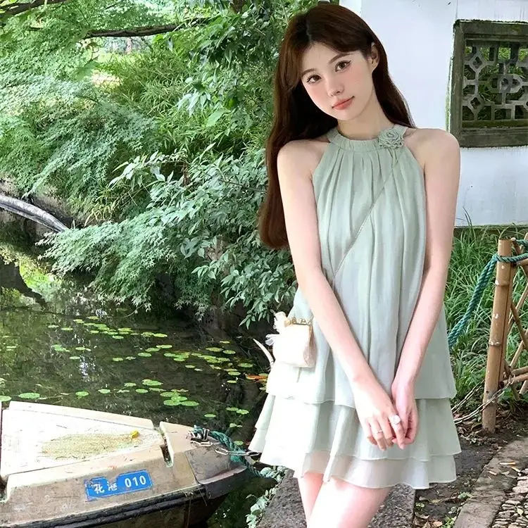 Summer Elegant Green Sleeveless Halter Round Neck Blouse Women's High Waisted Loose Slimming Culottes Set
Summer Elegant Green Sleeveless Halter Round Neck Blouse Women's High Waisted Loose Slimming Culottes Set