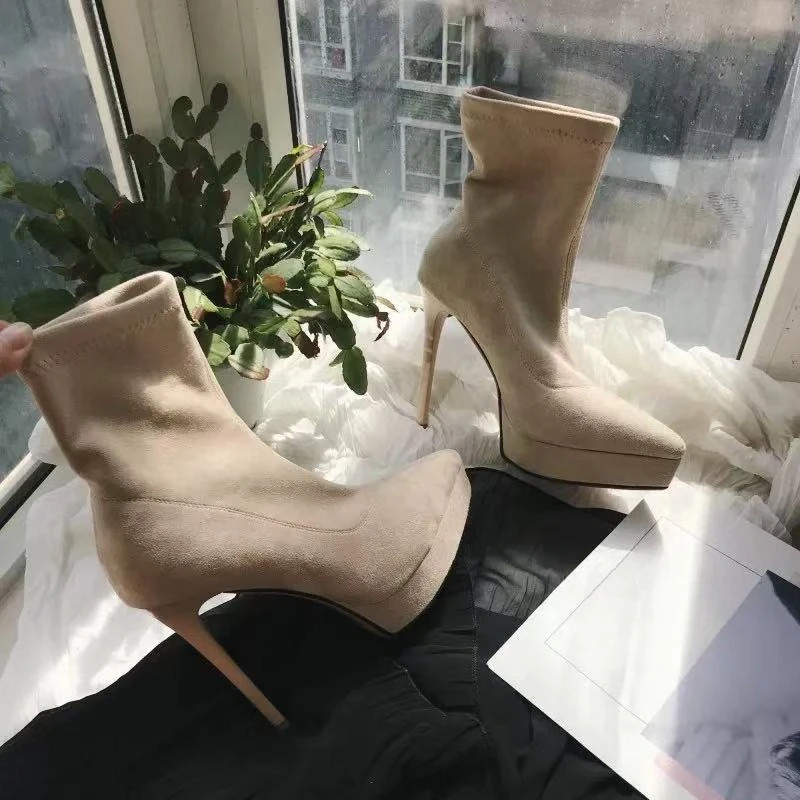 Замшевые пикантные темпераментные ботинки на платформе с острым носком, осень/зима 2021, эластичные ботинки на шпильке 
Замшевые пикантные темпераментные ботинки на платформе с острым носком, осень/зима 2021, эластичные ботинки на шпильке