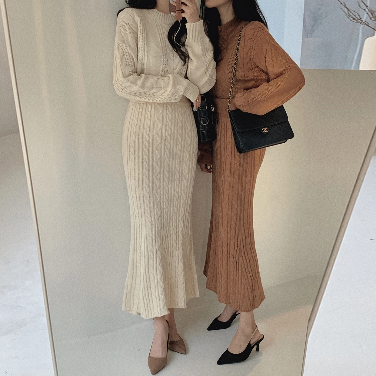 Elegant Knitted Two Piece Sets Women Ruffle Turtleneck Long Sleeve Sweater Top High Waist Midi Fishtail Skirt Vintage Suits
Elegant Knitted Two Piece Sets Women Ruffle Turtleneck Long Sleeve Sweater Top High Waist Midi Fishtail Skirt Vintage Suits