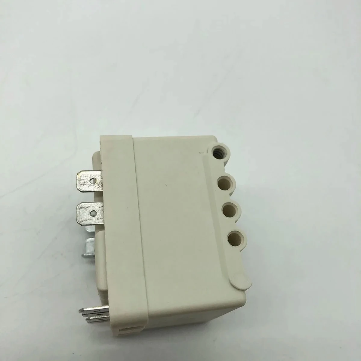 Ice Making Machine Refrigerator Accessories 35A-400V 117-7426 Compressor Relay Starter For Manitowoc HOSHIZAKI Ice Maker
Ice Making Machine Refrigerator Accessories 35A-400V 117-7426 Compressor Relay Starter For Manitowoc HOSHIZAKI Ice Maker