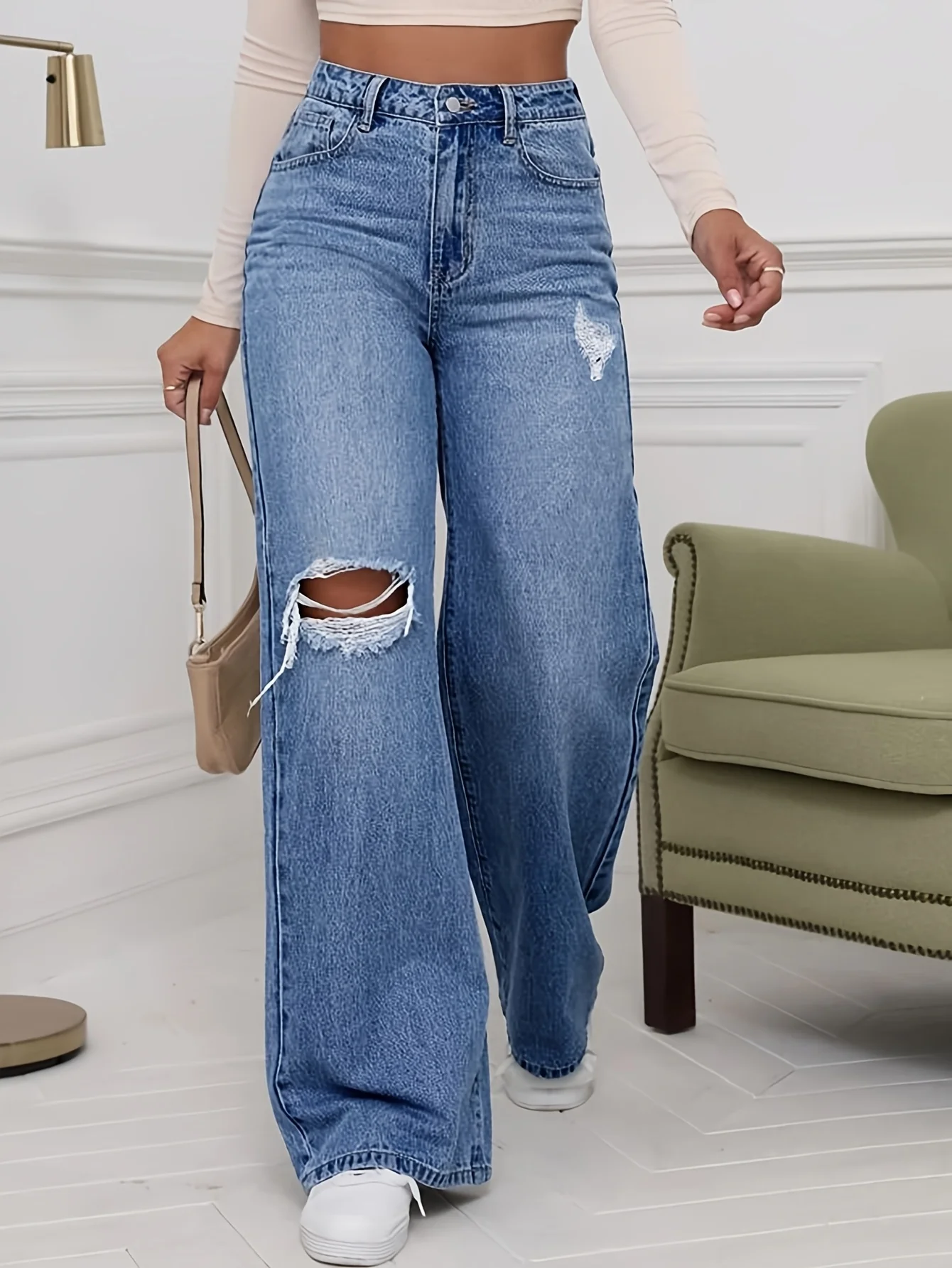 Women's non-stretch denim trousers, straight loose wide legs, ripped design, comfortable fabric, suitable for wearing outside.
Women's non-stretch denim trousers, straight loose wide legs, ripped design, comfortable fabric, suitable for wearing outside.