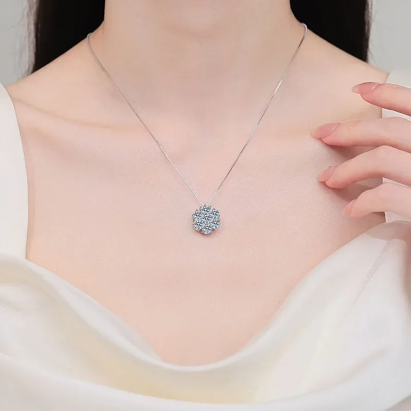 Platinum PT950 Moissanite Necklace Women's Sunflower Box Small Chain Simple Daily Versatile Exquisite
Platinum PT950 Moissanite Necklace Women's Sunflower Box Small Chain Simple Daily Versatile Exquisite