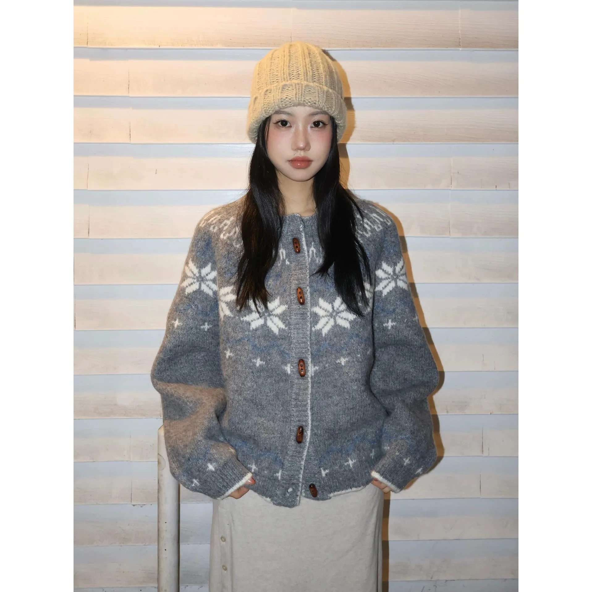 Retro Fair Isle Button Knit Sweater Cardigan Embroidered Knitted Women's Regular Thi Winter Faion 2025
Retro Fair Isle Button Knit Sweater Cardigan Embroidered Knitted Women's Regular Thi Winter Faion 2025