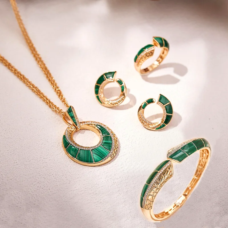 Designer Collection Ring Earrings Bracelet Necklace Women Lady Inlay Cubic Zircon Mother Of Pearl Malachite Party Jewelry Sets
Designer Collection Ring Earrings Bracelet Necklace Women Lady Inlay Cubic Zircon Mother Of Pearl Malachite Party Jewelry Sets