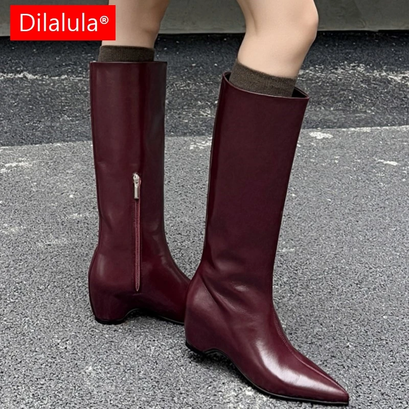 Dilalula 2026, женские сапоги до колена из натуральной кожи, осенние женские сапоги до колена с острым носком на высоком каблуке, женские повседневные высокие сапоги винно-красного цвета
Dilalula 2026, женские сапоги до колена из натуральной кожи, осенние женские сапоги до колена с острым носком на высоком каблуке, женские повседневные высокие сапоги винно-красного цвета