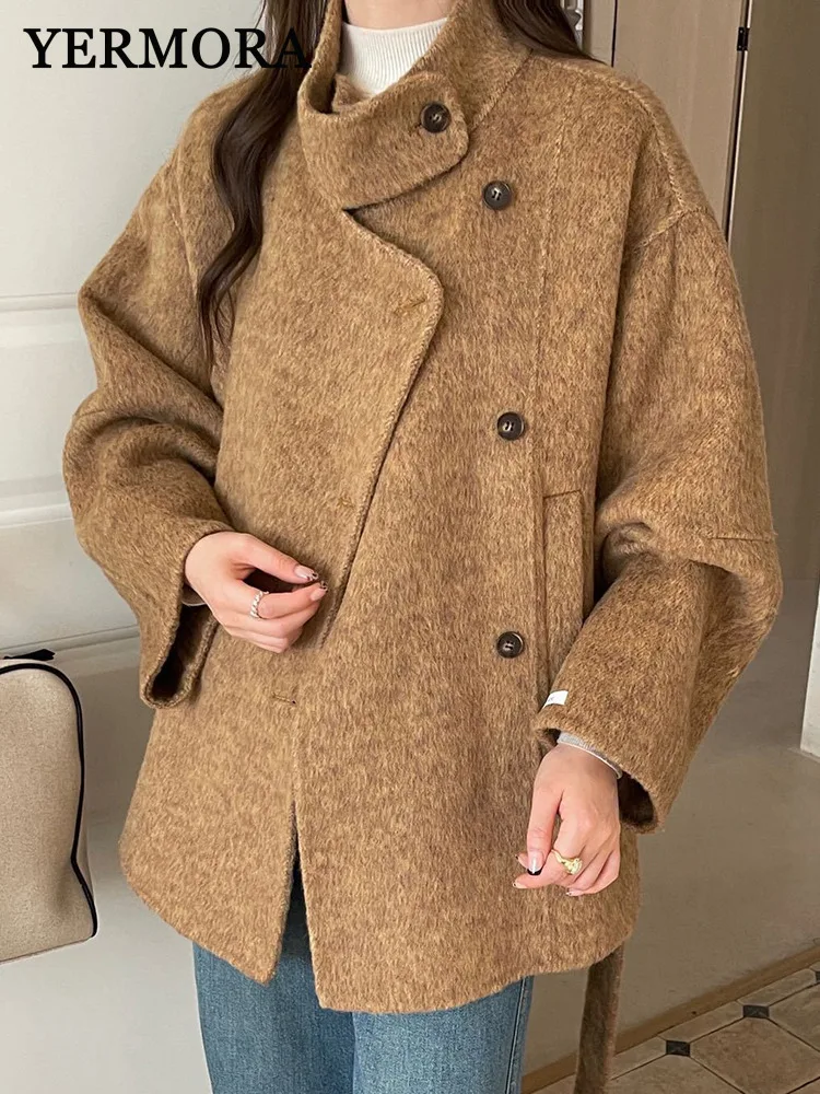 YERMORA, новое зимнее женское коричневое пальто с поясом, повседневное короткое шерстяное пальто с лацканами и длинными рукавами, новое свободное пальто Fashion Tide, осень 2025 г.
YERMORA, новое зимнее женское коричневое пальто с поясом, повседневное короткое шерстяное пальто с лацканами и длинными рукавами, новое свободное пальто Fashion Tide, осень 2025 г.
