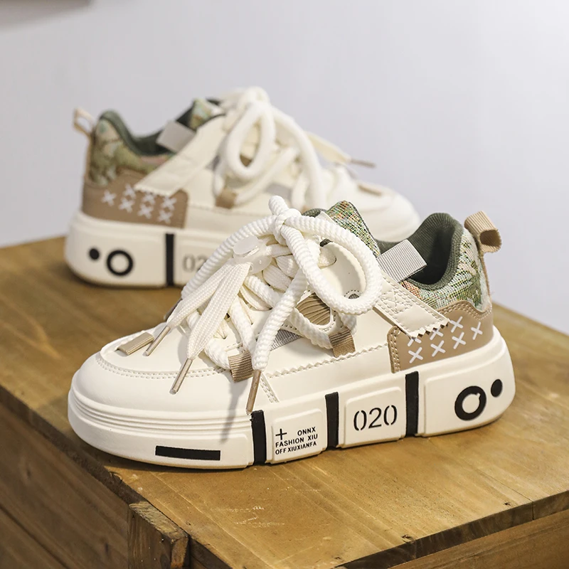 Medium and large children low-top youth non-slip skates Student outdoor sneakers Men's leather breathable casual shoes
Medium and large children low-top youth non-slip skates Student outdoor sneakers Men's leather breathable casual shoes