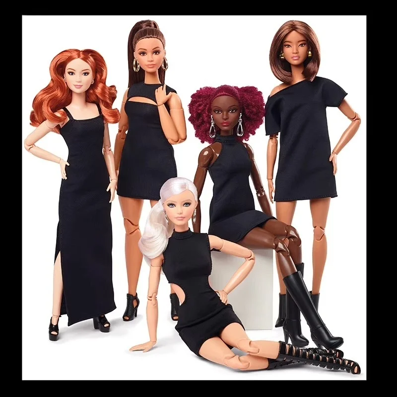 Оригинальный новый продукт в наличии, коллекция черных платьев Барби с маленьким персонажем, экшн-фигурка, коллекционная игрушка для друга
Оригинальный новый продукт в наличии, коллекция черных платьев Барби с маленьким персонажем, экшн-фигурка, коллекционная игрушка для друга