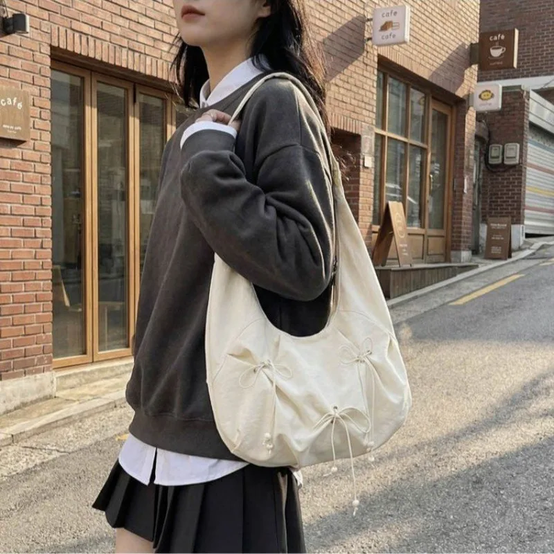 Unique Leather Diaper Bag Stylish Retro Satchel for Women Large Capacity Crossbody Handbag Trendy Letter Logo Commuter Purse
Unique Leather Diaper Bag Stylish Retro Satchel for Women Large Capacity Crossbody Handbag Trendy Letter Logo Commuter Purse