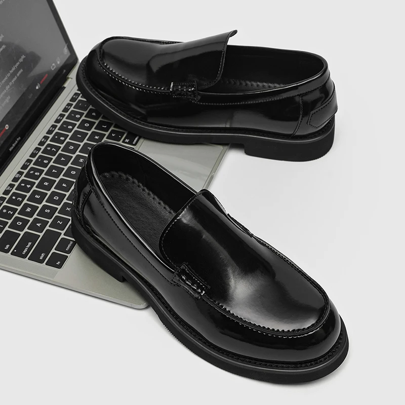 Size 38-46 Formal British Style Men Leather Shoes New Style Wedding Grooms Commuting One Piece Slip Loafers Business Men
Size 38-46 Formal British Style Men Leather Shoes New Style Wedding Grooms Commuting One Piece Slip Loafers Business Men