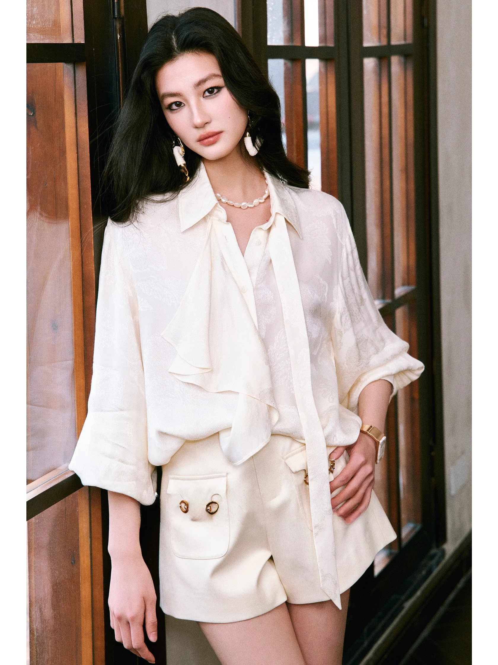 WANGXO Women's Casual Long Sleeve Shirt Luminous Thread Embroidery Loose Fit Stand Collar Tassel Trim Button Placket
WANGXO Women's Casual Long Sleeve Shirt Luminous Thread Embroidery Loose Fit Stand Collar Tassel Trim Button Placket