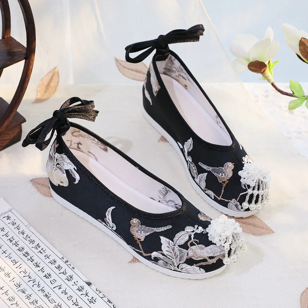 Chinese Hanfu Bird Floral Embroidery Flats Shoes Women's Retro Bow Tie Pearls Decor Loafers Party Daily Casual Footwear Q-158
Chinese Hanfu Bird Floral Embroidery Flats Shoes Women's Retro Bow Tie Pearls Decor Loafers Party Daily Casual Footwear Q-158