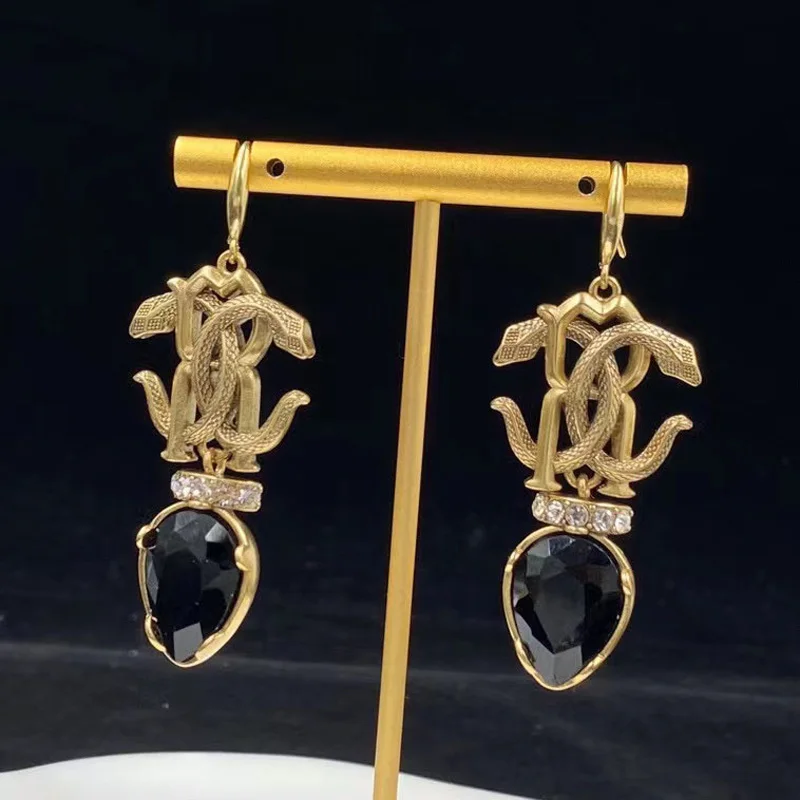 Bobokiki Jewelry Fashion Snake-Shaped Titanium Steel Micro-Inlaid AAA Zircon Silver Needle Luxury Retro Earrings
Bobokiki Jewelry Fashion Snake-Shaped Titanium Steel Micro-Inlaid AAA Zircon Silver Needle Luxury Retro Earrings