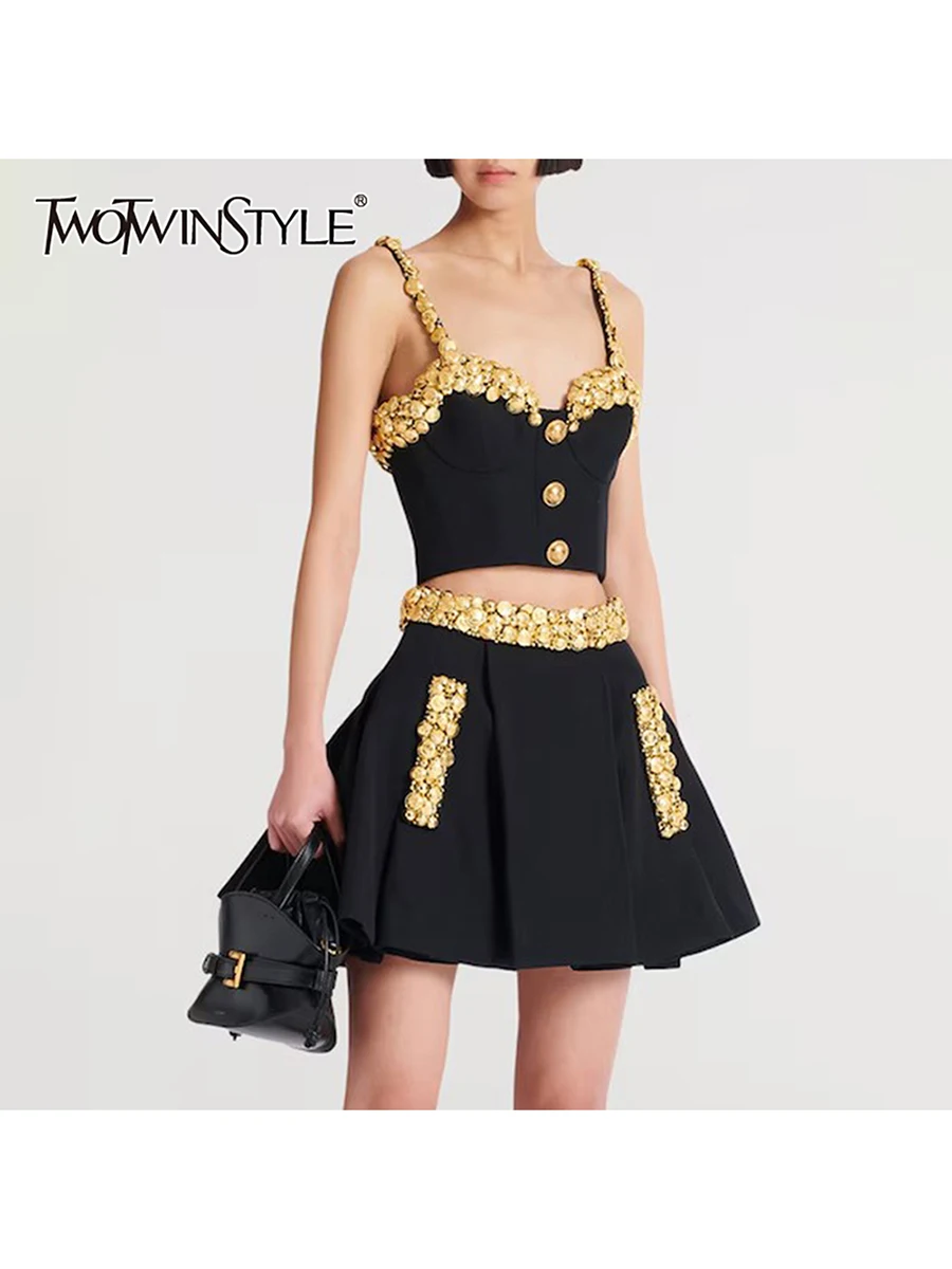 TWOTWINSTYLE однотонные сращенные металлические пуговицы, комплекты из двух предметов для женщин, короткий топ без рукавов с квадратным вырезом и юбкой с высокой талией, женский комплект
TWOTWINSTYLE однотонные сращенные металлические пуговицы, комплекты из двух предметов для женщин, короткий топ без рукавов с квадратным вырезом и юбкой с высокой талией, женский комплект