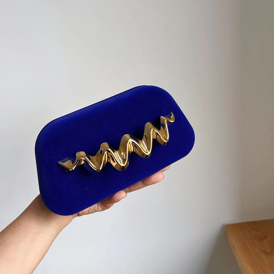 Fashion Metal Handheld Clutch Purse Luxury Designer Women Handbag High Quality Textured Shell Bag Shoulder Crossbody Bag
Fashion Metal Handheld Clutch Purse Luxury Designer Women Handbag High Quality Textured Shell Bag Shoulder Crossbody Bag