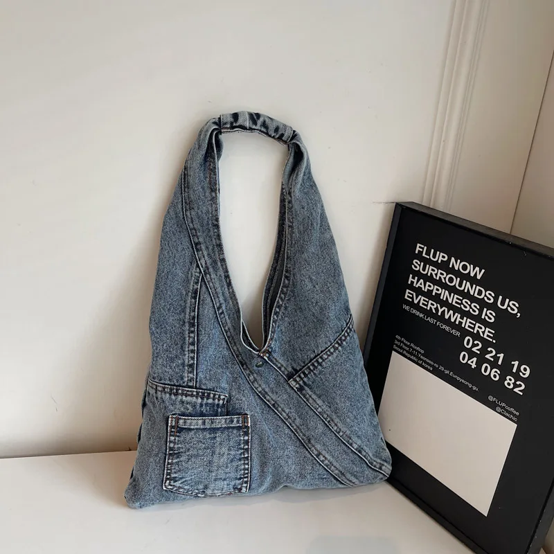 Korean Style Vintage Washed Denim Shoulder Bag New Patchwork Commuter Crossbody Bag Casual Minimalist Underarm Bag
Korean Style Vintage Washed Denim Shoulder Bag New Patchwork Commuter Crossbody Bag Casual Minimalist Underarm Bag