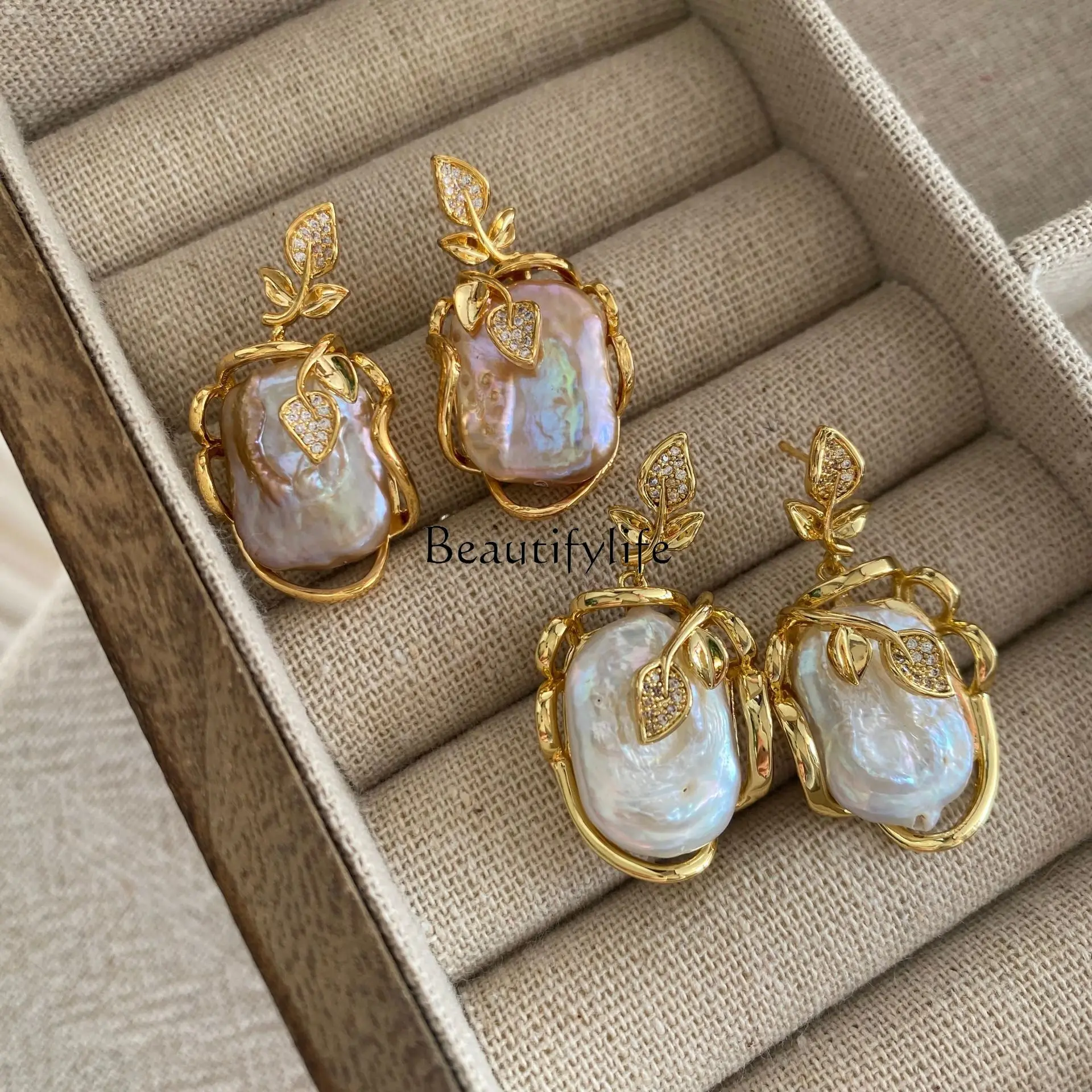 Gold oval earrings women's high-end temperament atmosphere, unique retro earrings
Gold oval earrings women's high-end temperament atmosphere, unique retro earrings