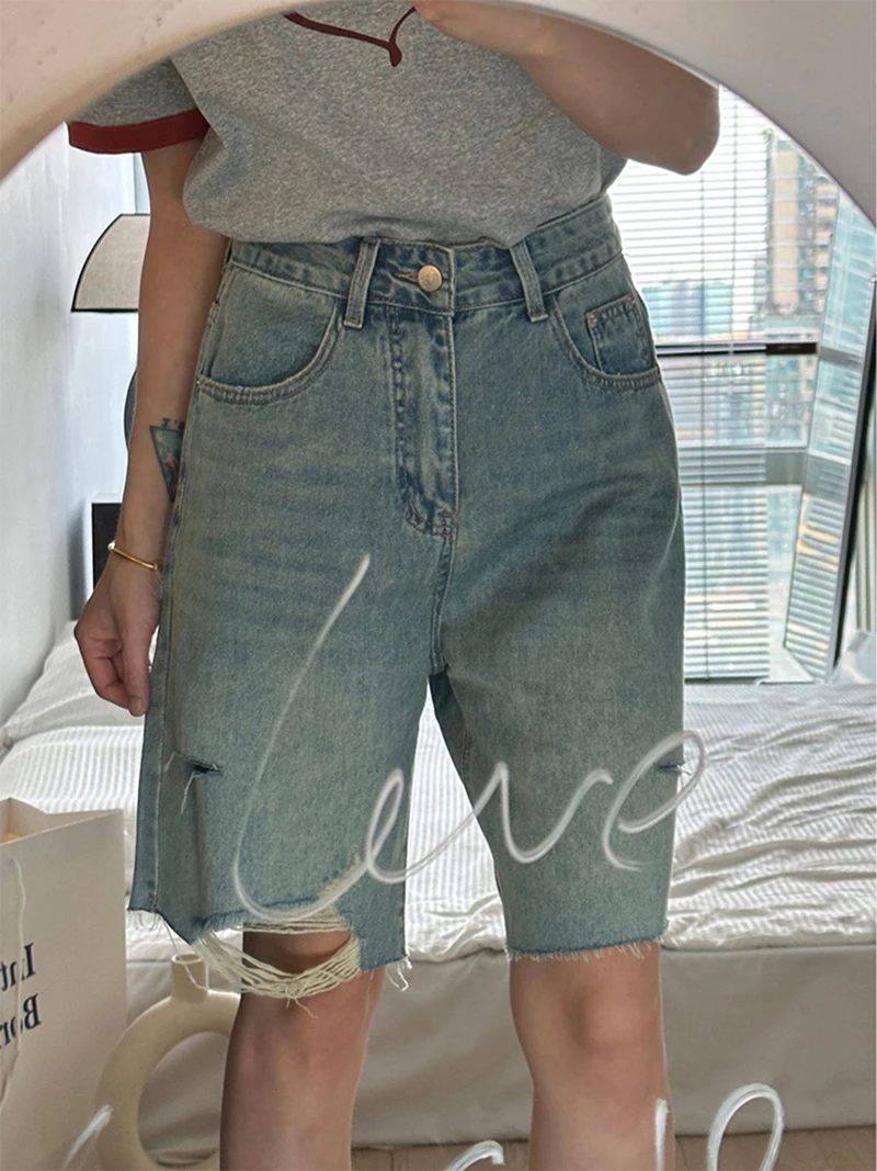 Vintage Washed Ripped Denim Shorts Women Summer High Waist Loose Wide Leg Five Points Trousers Casual Straight Mid Length Pants
Vintage Washed Ripped Denim Shorts Women Summer High Waist Loose Wide Leg Five Points Trousers Casual Straight Mid Length Pants