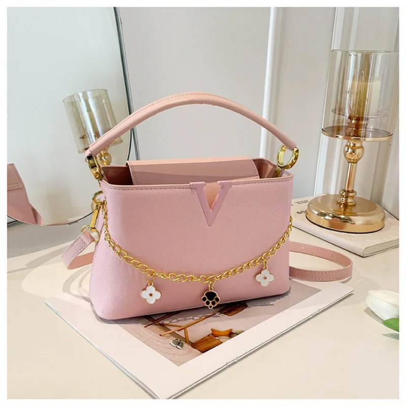 Luxury Women's Tote Bag, Chic V Shaped Stylish Pu Leather Bucket Bag, Top Cover Handbag Women Shoulder Crossbody Bag for Woman
Luxury Women's Tote Bag, Chic V Shaped Stylish Pu Leather Bucket Bag, Top Cover Handbag Women Shoulder Crossbody Bag for Woman