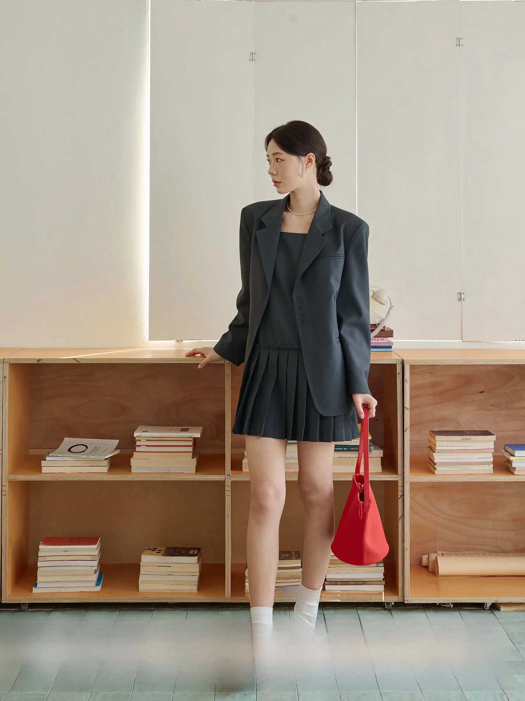 Loose Suit Style Dress Set Elegant Early Spring Design for Women from Myeongdong Handbag Store Long Sleeve Button up Dress
Loose Suit Style Dress Set Elegant Early Spring Design for Women from Myeongdong Handbag Store Long Sleeve Button up Dress
