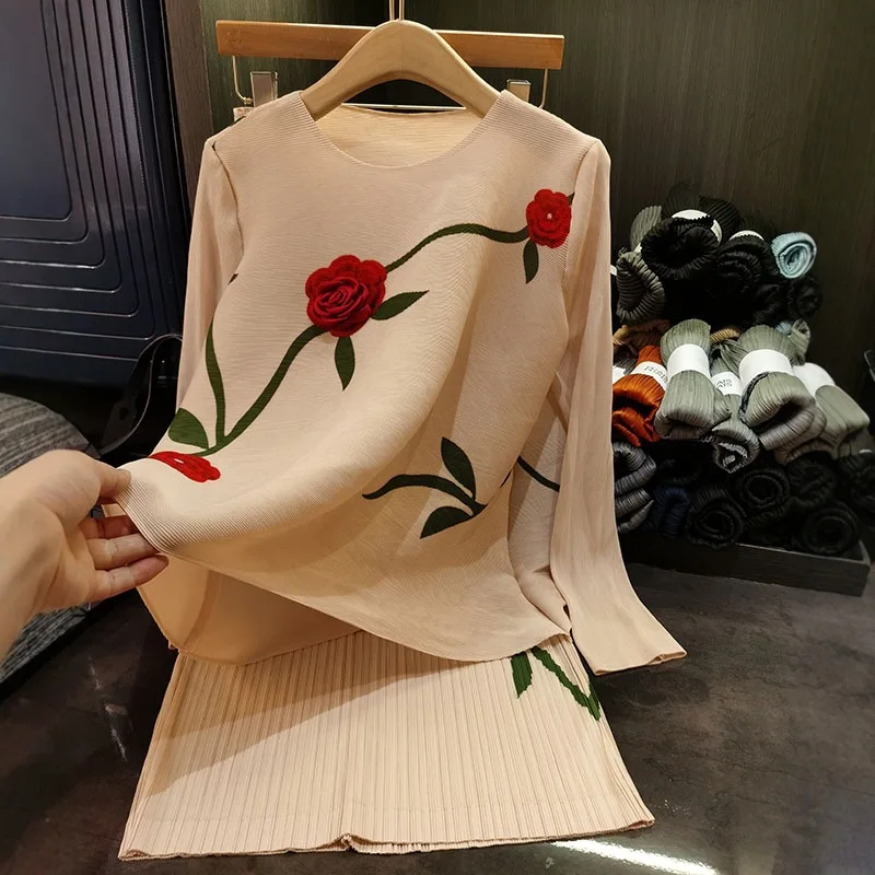 Niche Miyake Skirt Set 2025 Spring Summer New Floral Decoration Top Vintage Chic Elastic Waist Skirt Fashion Two Piece Set
Niche Miyake Skirt Set 2025 Spring Summer New Floral Decoration Top Vintage Chic Elastic Waist Skirt Fashion Two Piece Set