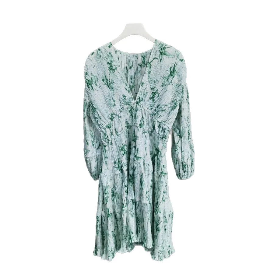 Fresh green floral printed dress V-neck, three-quarter sleeves, high-waisted ruffle edge 2025 summer new style
Fresh green floral printed dress V-neck, three-quarter sleeves, high-waisted ruffle edge 2025 summer new style