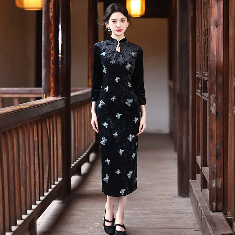 Черное национальное платье-ципао в новом китайском стиле с длинными рукавами, улучшенная модель для молодых женщин, весенне-осенняя одежда
Черное национальное платье-ципао в новом китайском стиле с длинными рукавами, улучшенная модель для молодых женщин, весенне-осенняя одежда