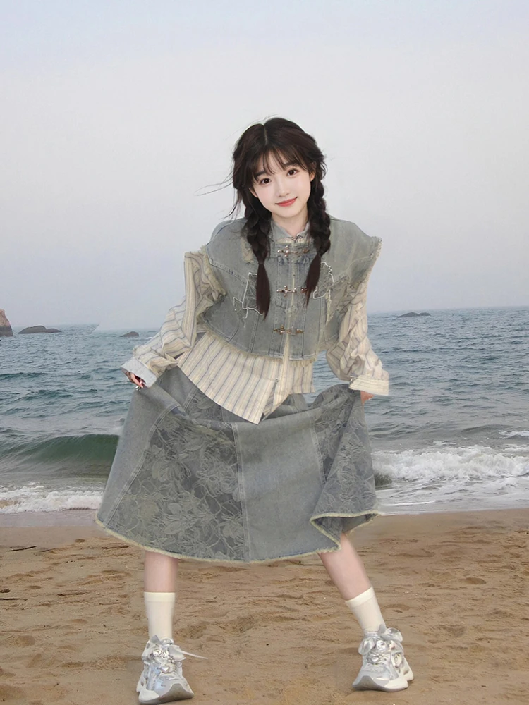 Women's Early Autumn Denim Set Hanfu Style Striped Shirt Skirt Three-Piece Suit Small Size Fashionable Casual Outfit
Women's Early Autumn Denim Set Hanfu Style Striped Shirt Skirt Three-Piece Suit Small Size Fashionable Casual Outfit