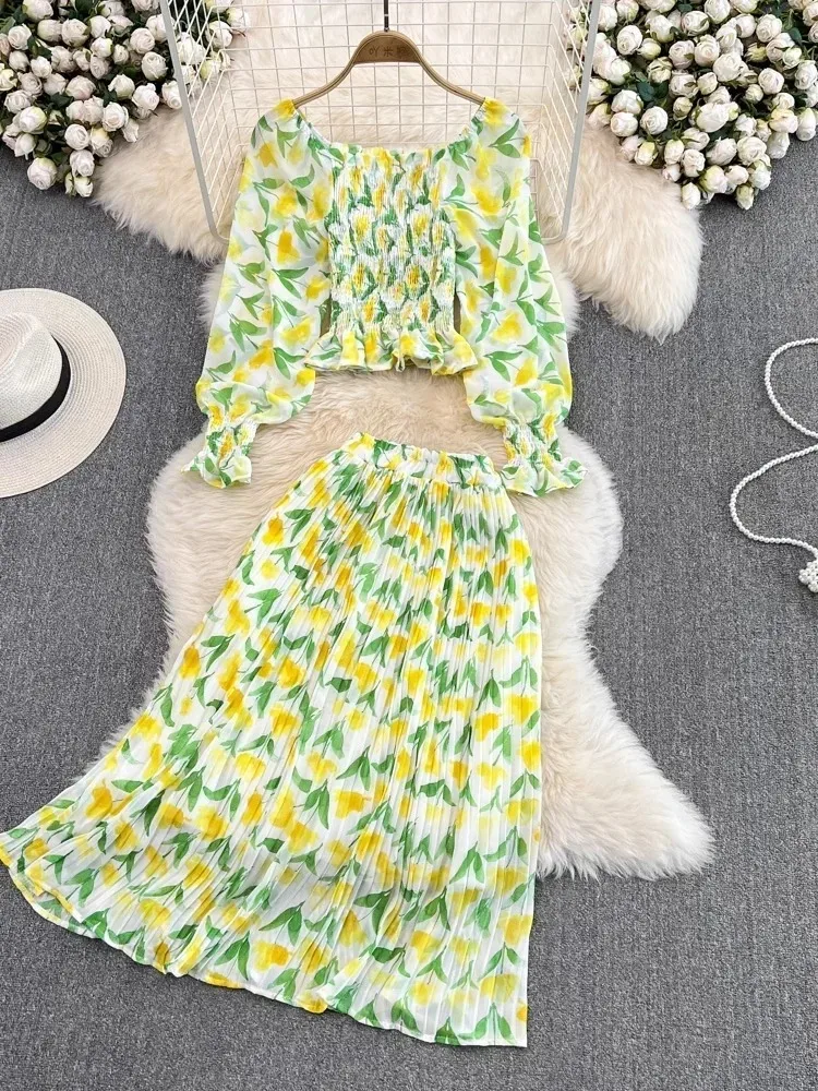 New Summer Fashion skirt set Female Square Collar Bubble Sleeve Slim Chiffon Casual High Waist Pleated Top Two-piece Set D1500
New Summer Fashion skirt set Female Square Collar Bubble Sleeve Slim Chiffon Casual High Waist Pleated Top Two-piece Set D1500