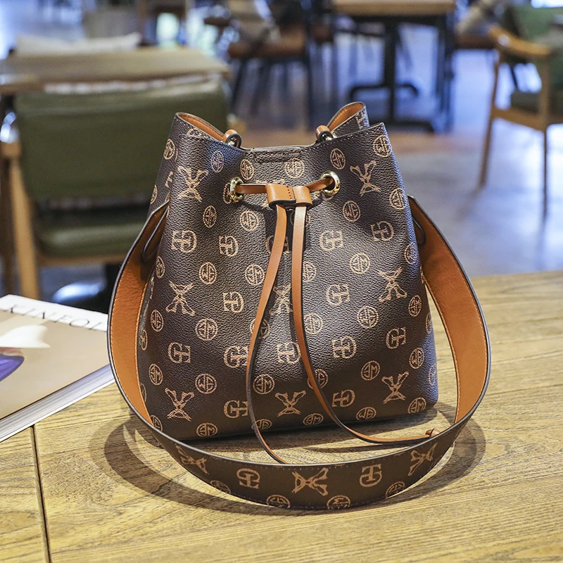 New Vintage High Quality Leather Luxury Handbags Women Bags Designer Bags Famous Brand Women Bags Large Capacity Tote Bags Sac
New Vintage High Quality Leather Luxury Handbags Women Bags Designer Bags Famous Brand Women Bags Large Capacity Tote Bags Sac