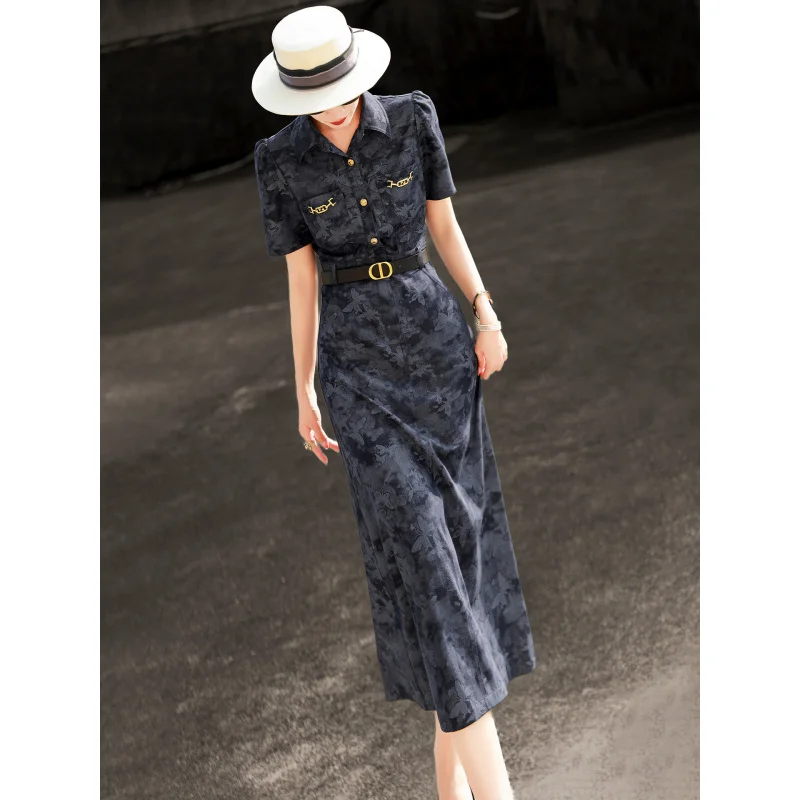 MEXCOCO 2026 New Spring Summer Commuter Lapel Collar Short Sleeve Pocket Belted Waist Vintage Print Slim Midi Denim Shirt Dress
MEXCOCO 2026 New Spring Summer Commuter Lapel Collar Short Sleeve Pocket Belted Waist Vintage Print Slim Midi Denim Shirt Dress