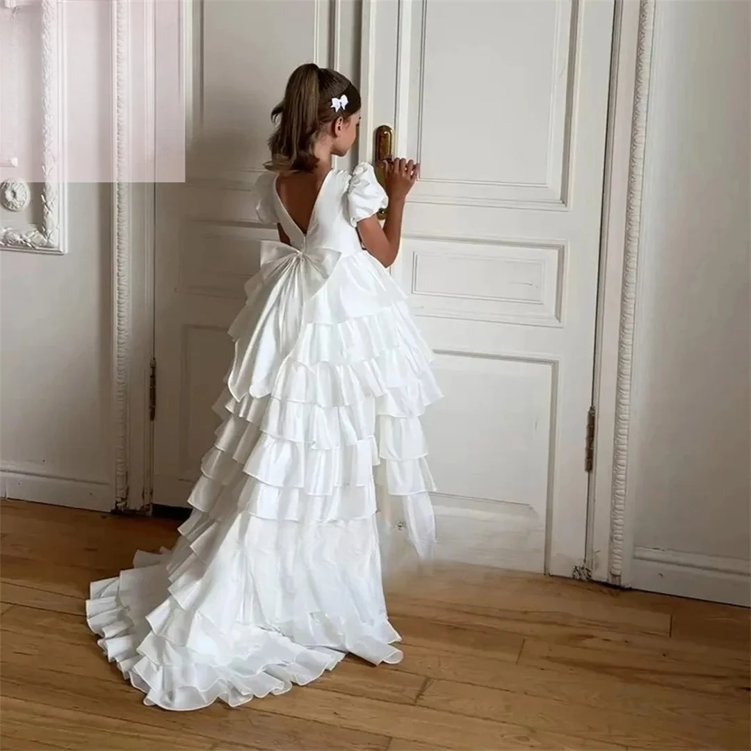 White Satin for Wedding Layered Ruffles Flower Girl Dress with Bow Elegant Princess Child First Eucharistic Birthday Party Dress
White Satin for Wedding Layered Ruffles Flower Girl Dress with Bow Elegant Princess Child First Eucharistic Birthday Party Dress